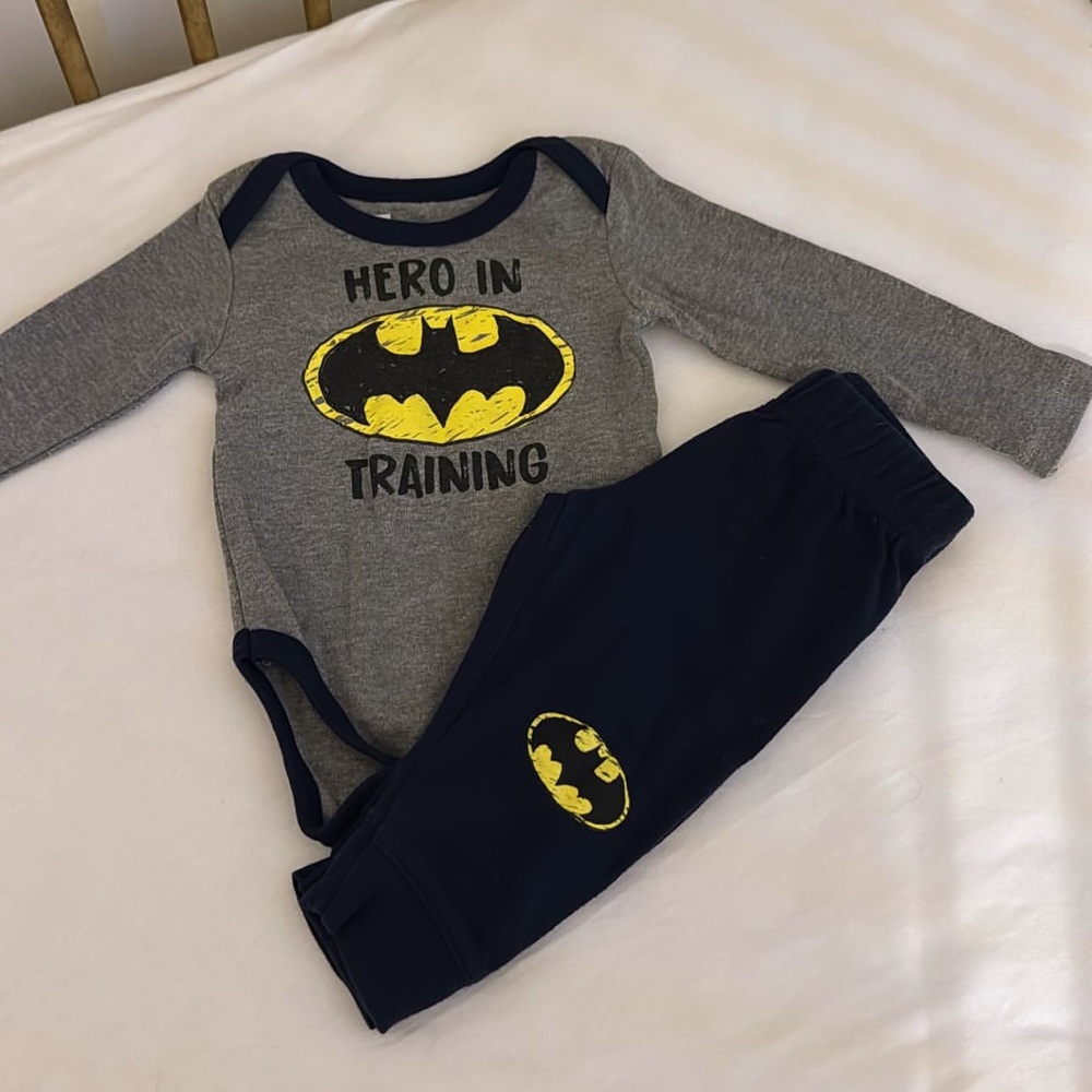 Batman baby 2 piece set onesie and leggings 3-6 m